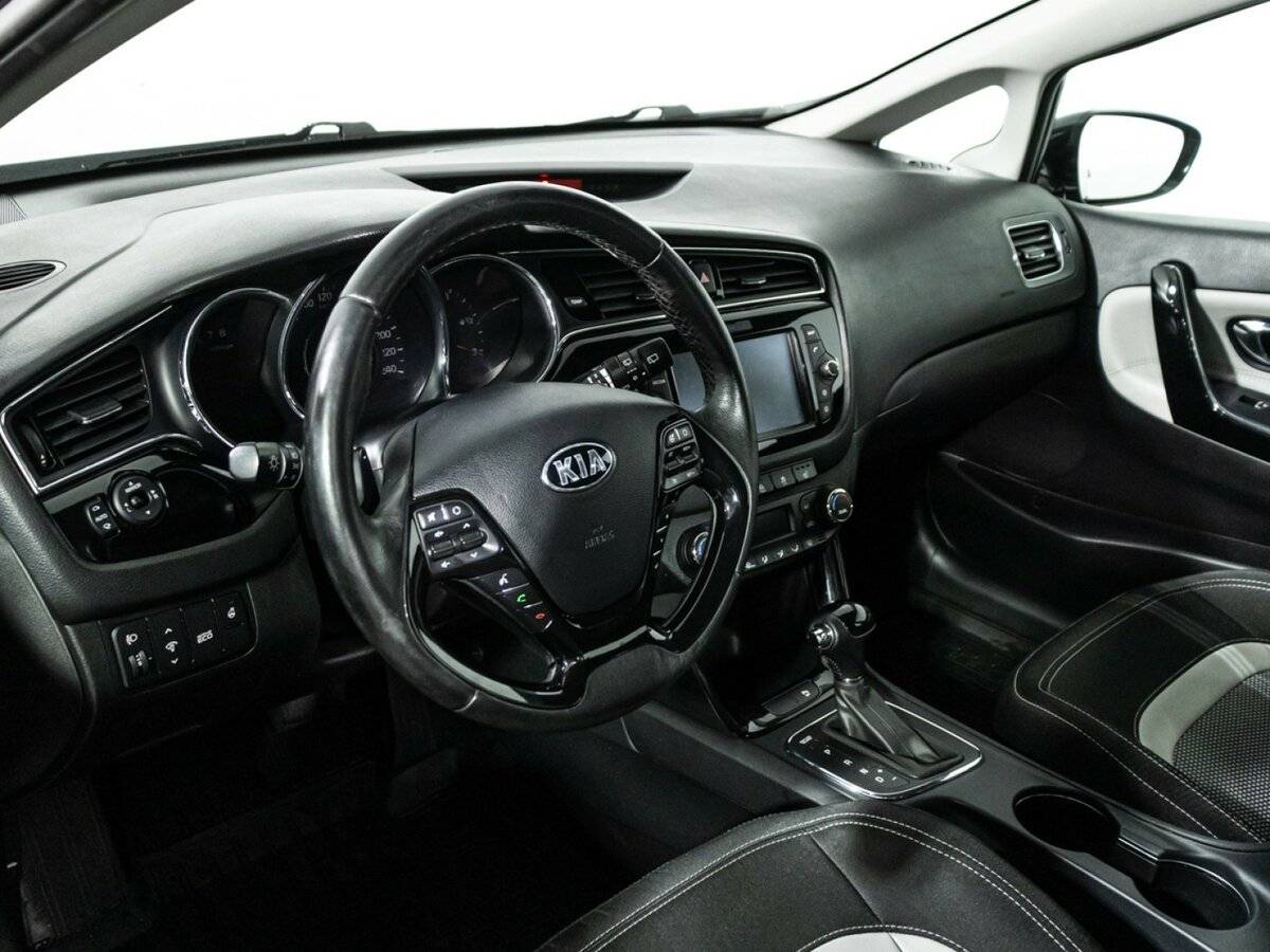 Купить Kia Ceed с пробегом. Фото: #10