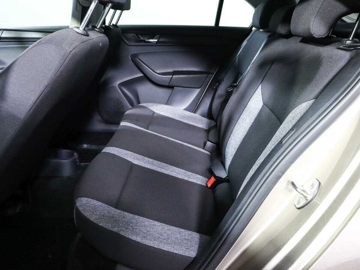 Купить Skoda Rapid с пробегом. Фото: #9