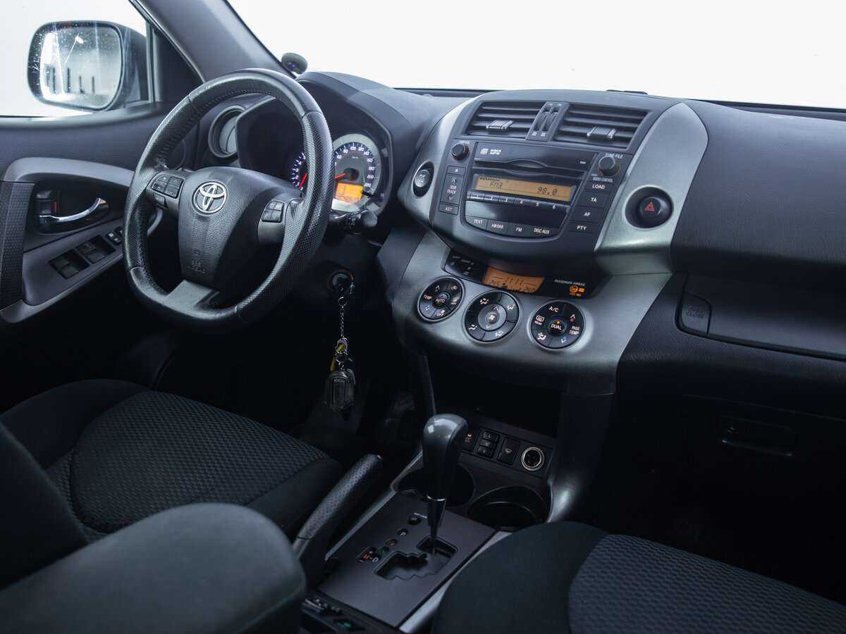 Купить Toyota RAV4 с пробегом. Фото: #8