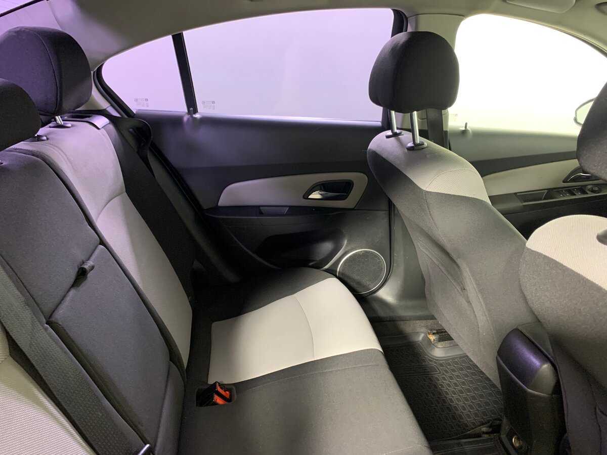 Купить Chevrolet Cruze с пробегом. Фото: #15