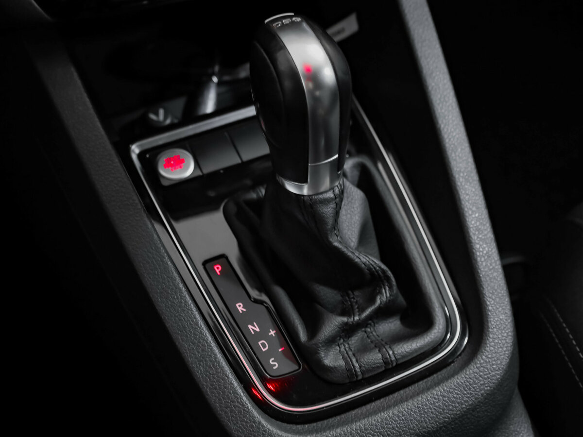 Купить Volkswagen Jetta с пробегом. Фото: #17