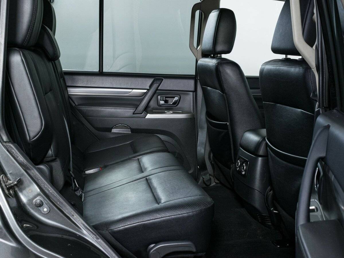 Купить Mitsubishi Pajero с пробегом. Фото: #11