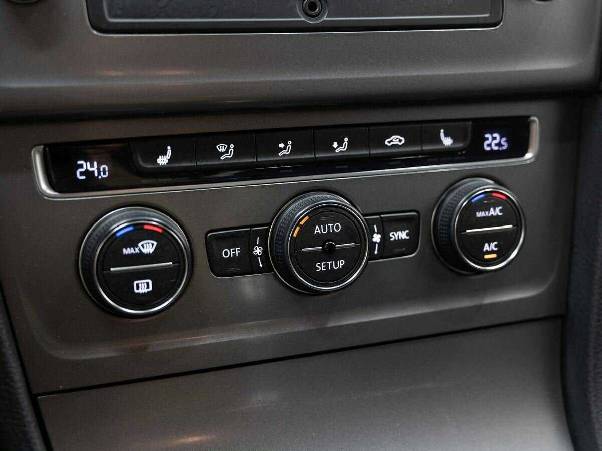 Купить Volkswagen Golf с пробегом. Фото: #21