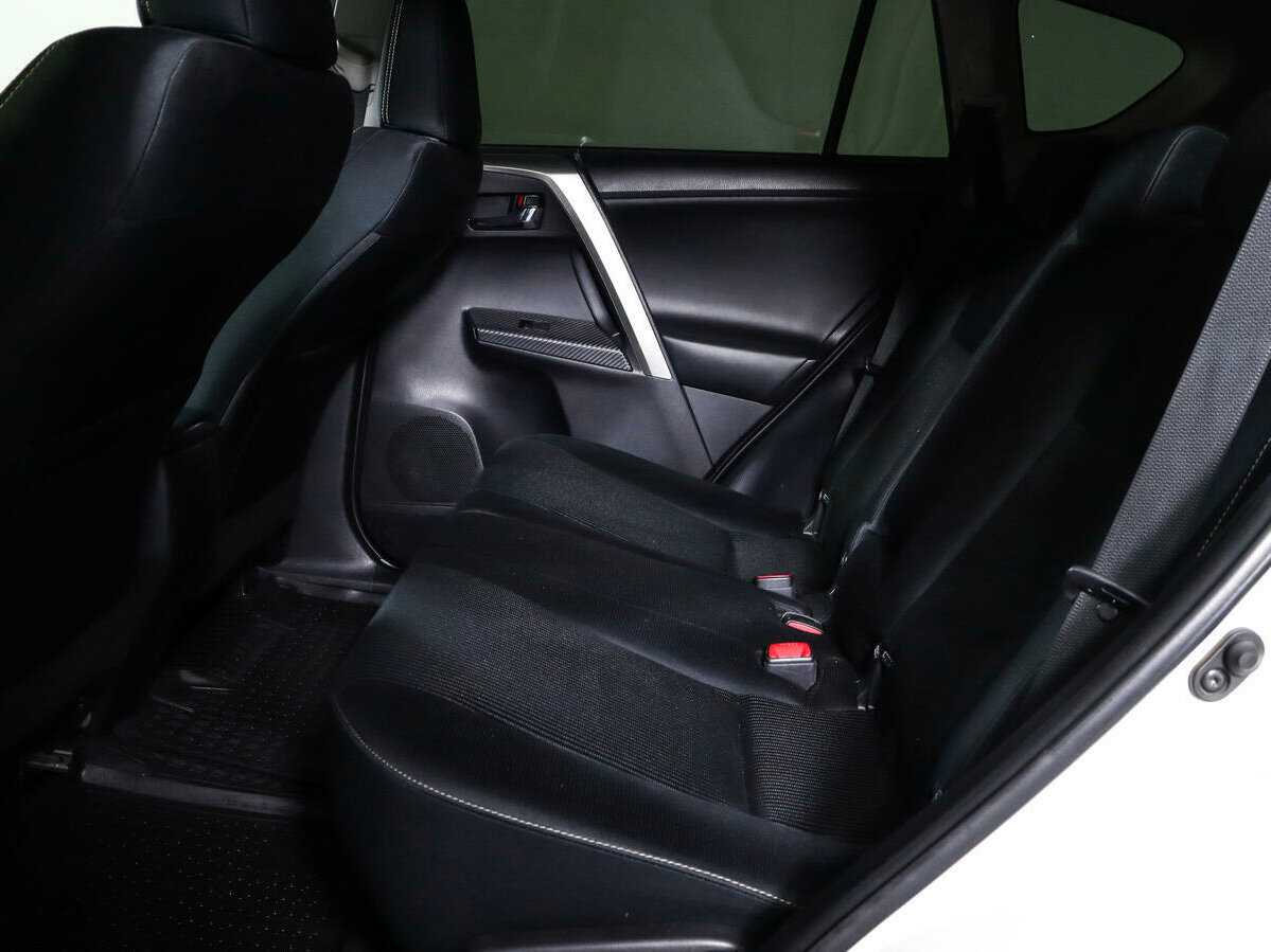 Купить Toyota RAV4 с пробегом. Фото: #9