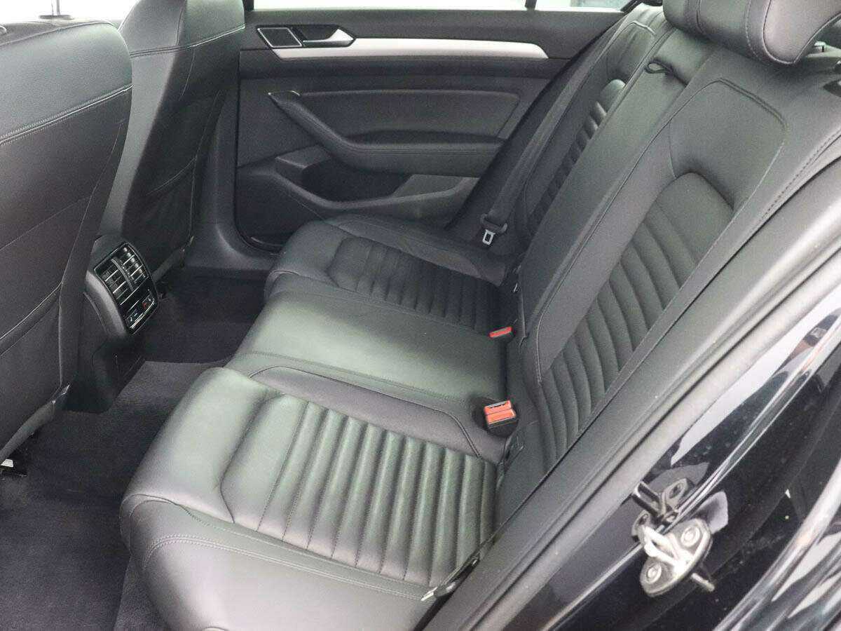 Купить Volkswagen Passat с пробегом. Фото: #8