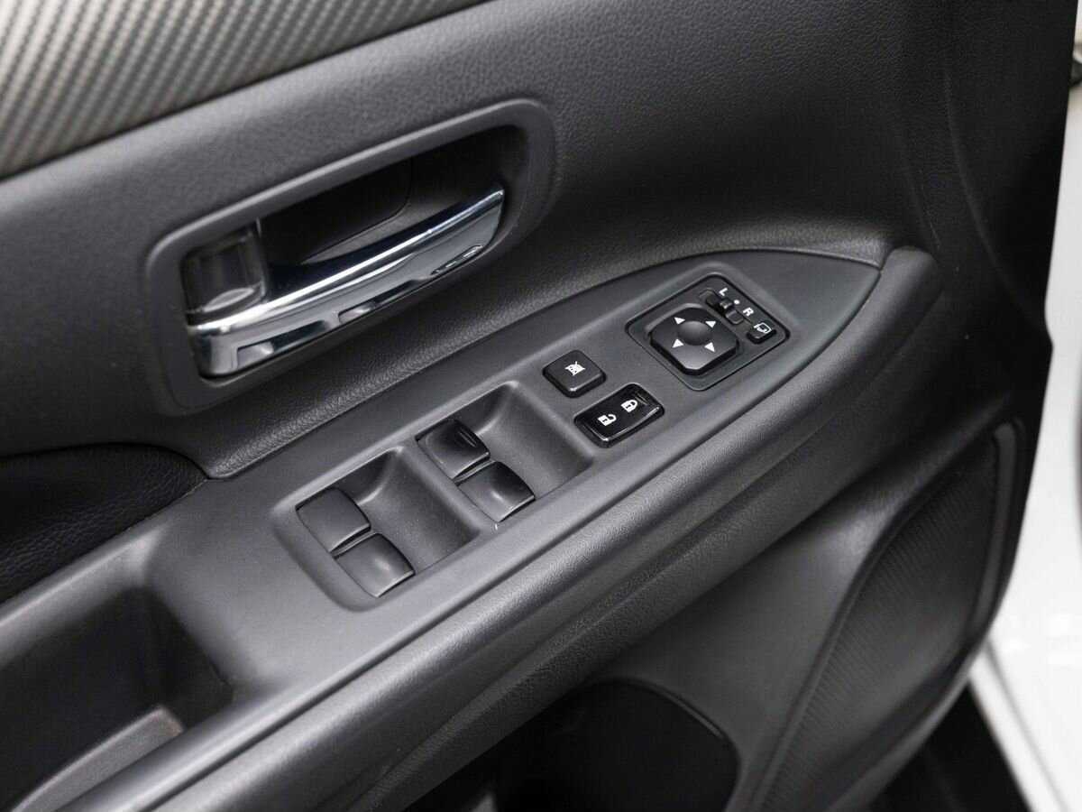 Купить Mitsubishi Outlander с пробегом. Фото: #17