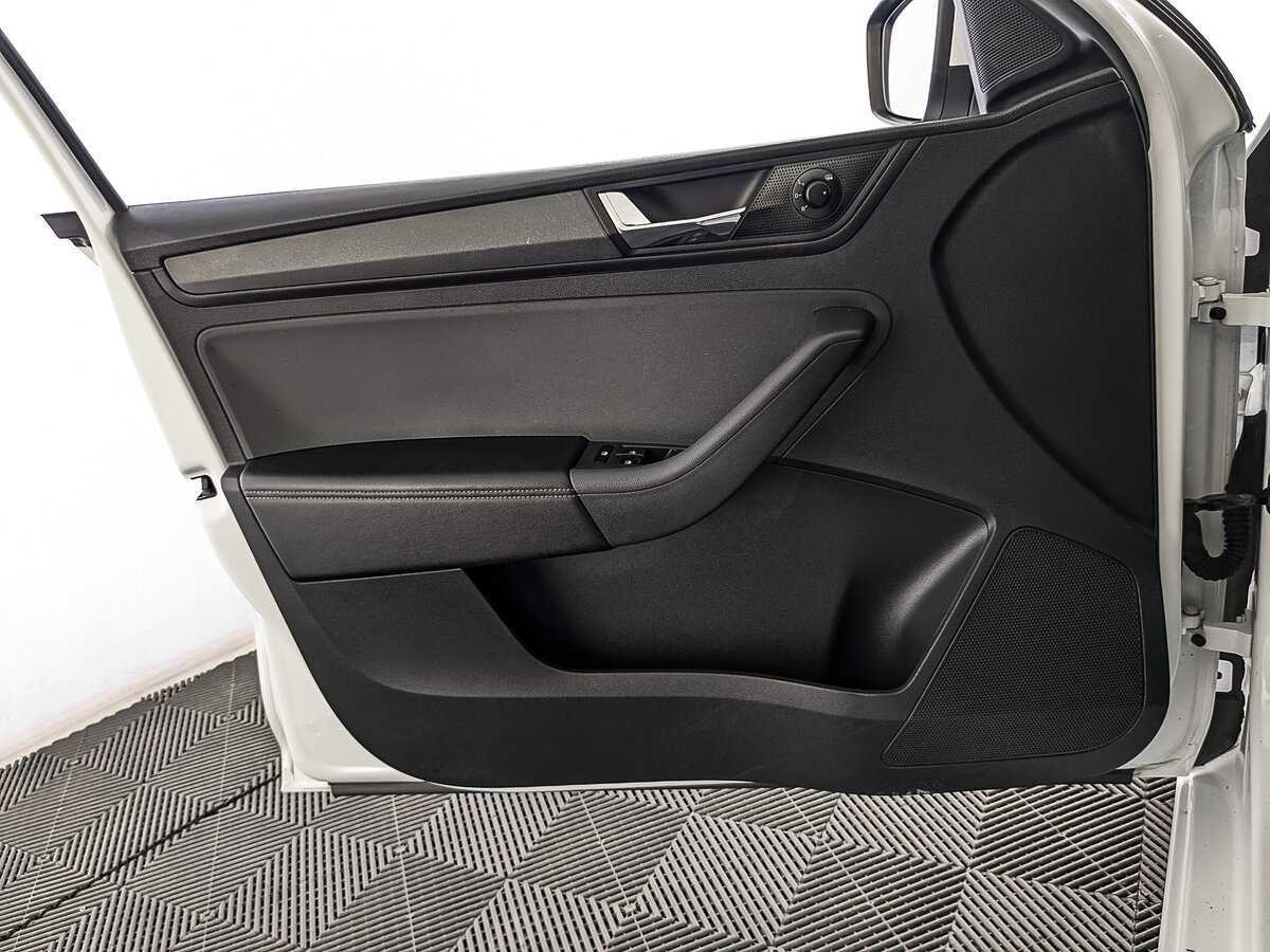 Купить Skoda Rapid с пробегом. Фото: #18