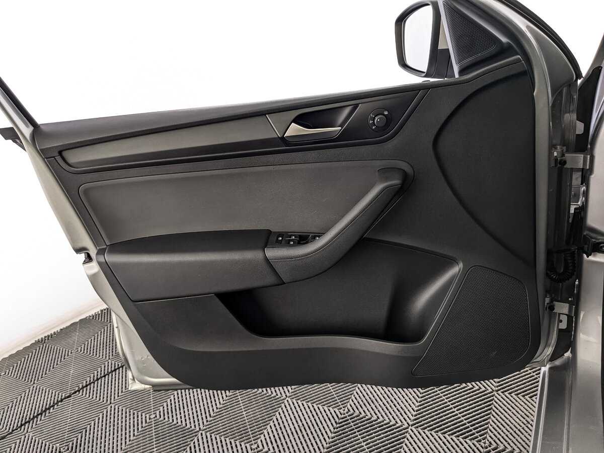 Купить Volkswagen Polo с пробегом. Фото: #14