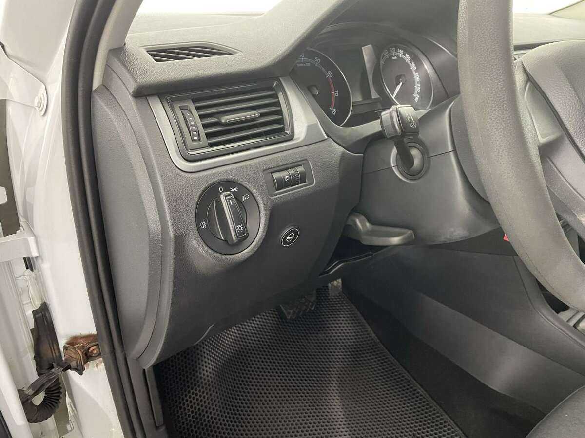 Купить Skoda Rapid с пробегом. Фото: #8