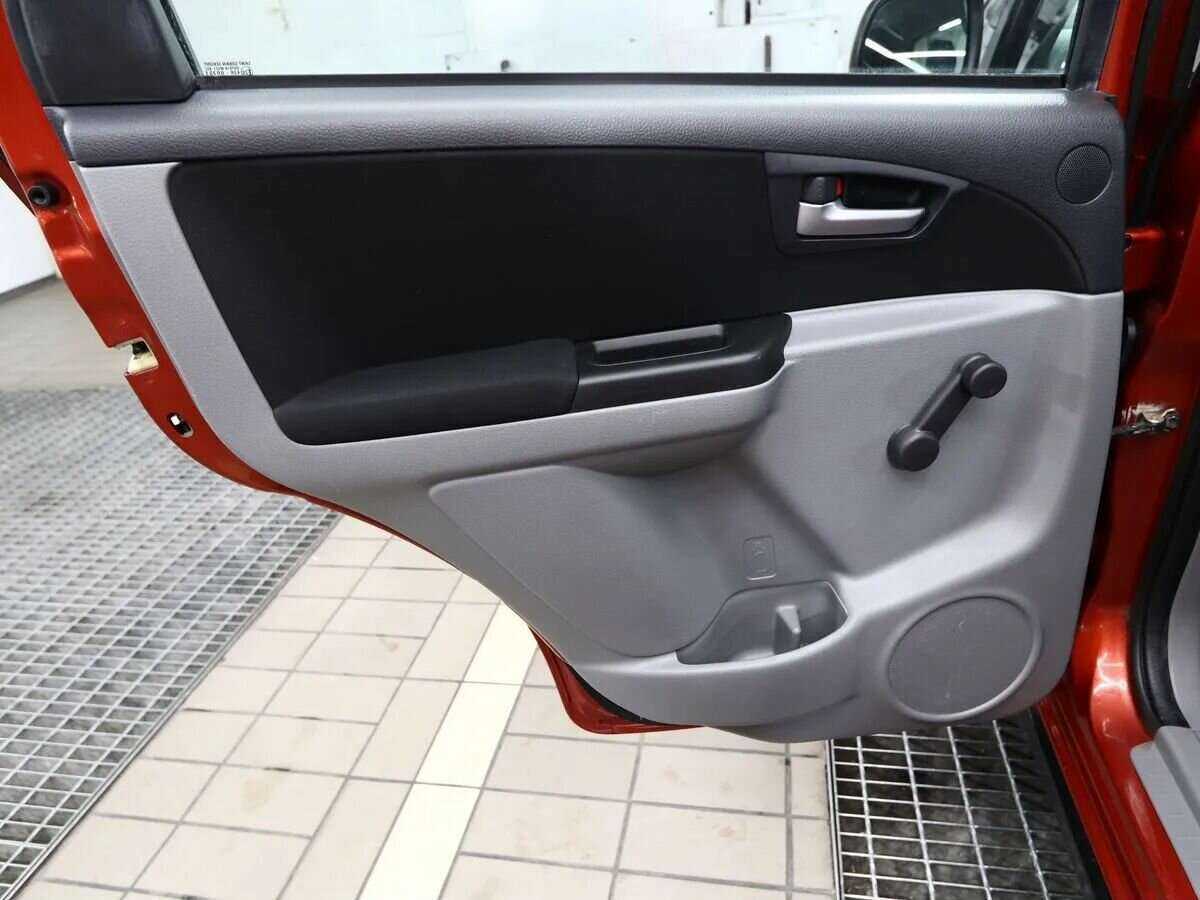 Купить Suzuki SX4 с пробегом. Фото: #17