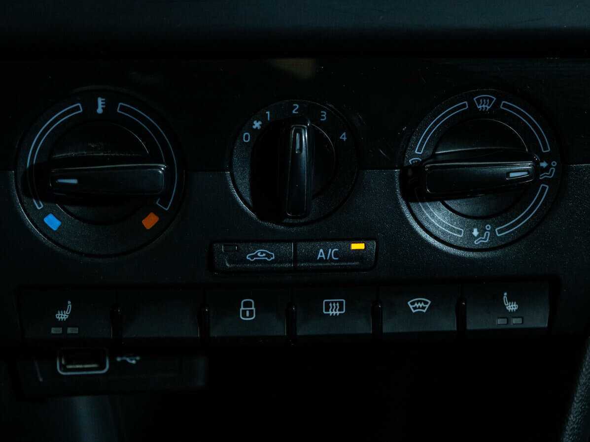 Купить Skoda Rapid с пробегом. Фото: #10