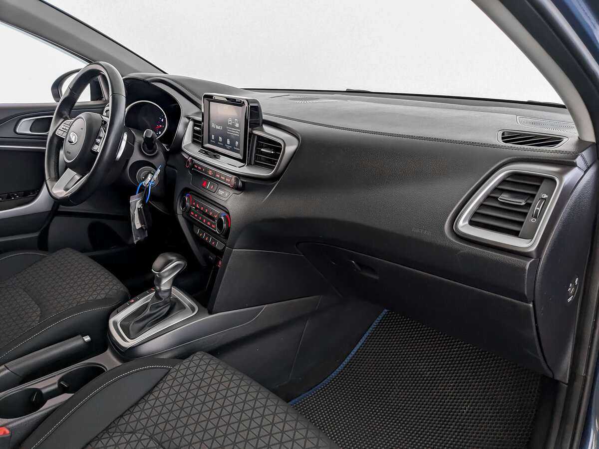 Купить Kia Ceed с пробегом. Фото: #10