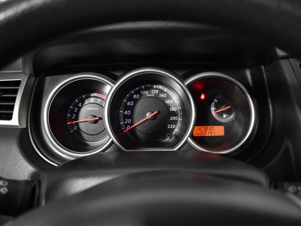 Купить Nissan Tiida с пробегом. Фото: #11