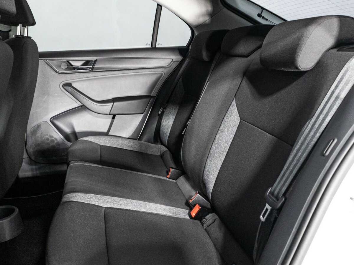 Купить Skoda Rapid с пробегом. Фото: #9