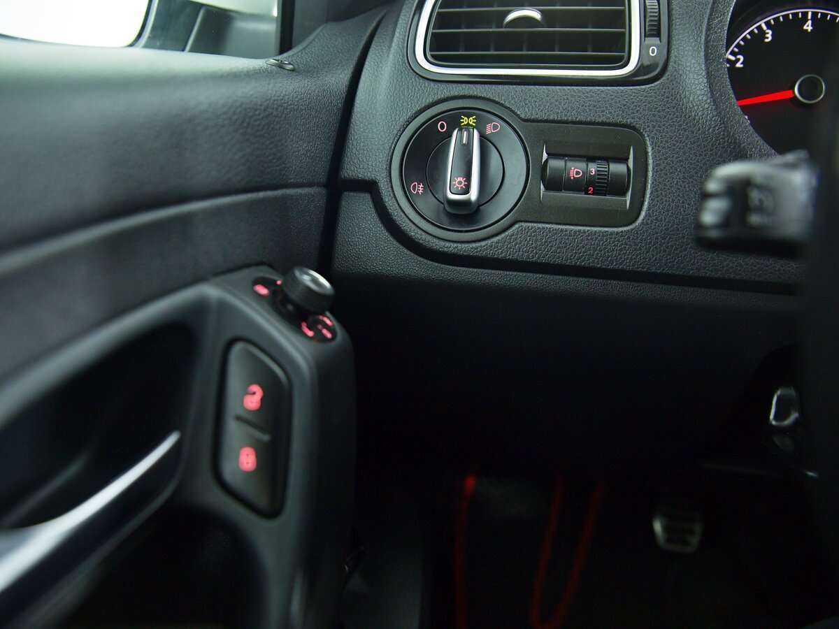 Купить Volkswagen Polo с пробегом. Фото: #11