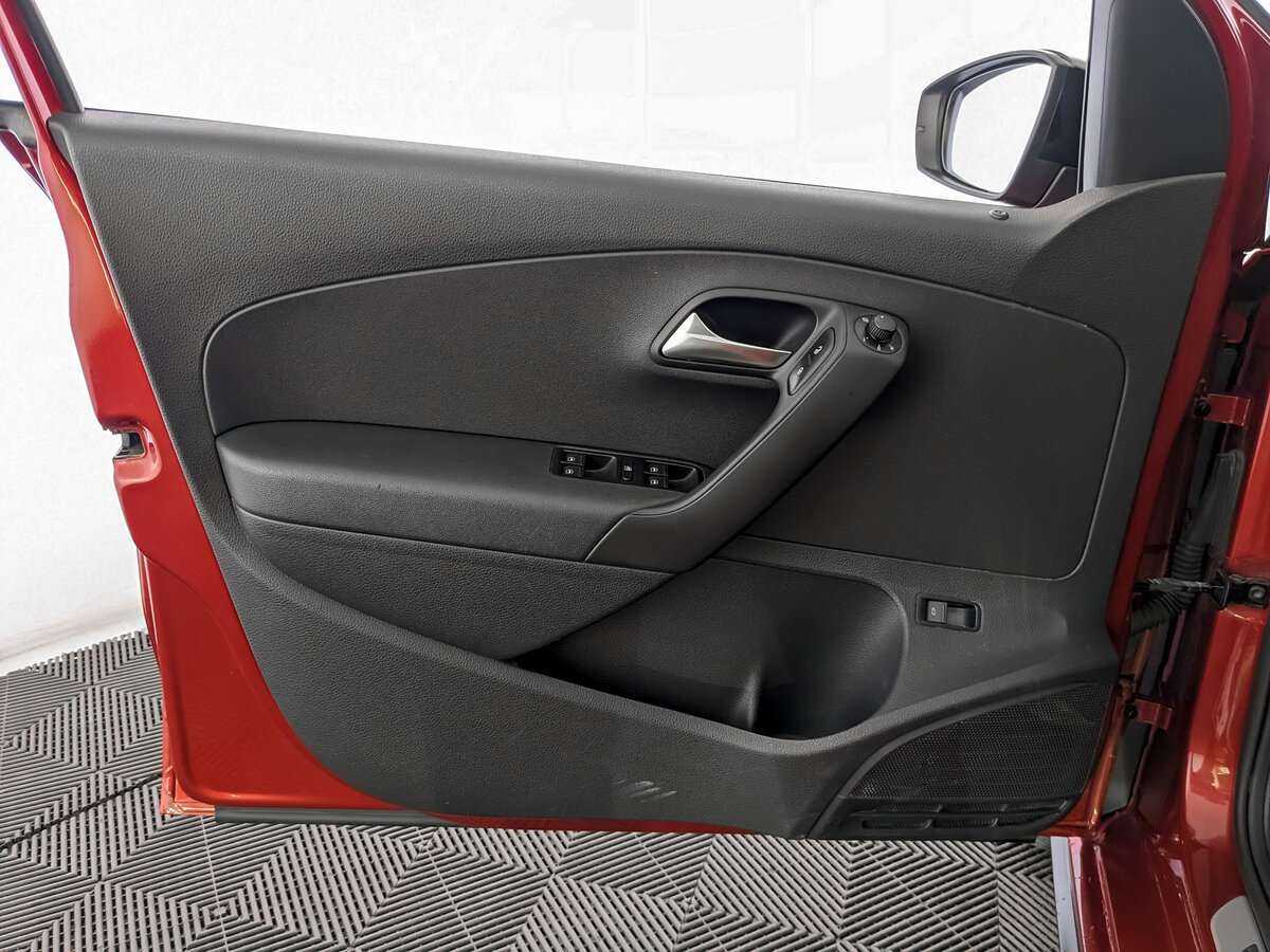 Купить Volkswagen Polo с пробегом. Фото: #14