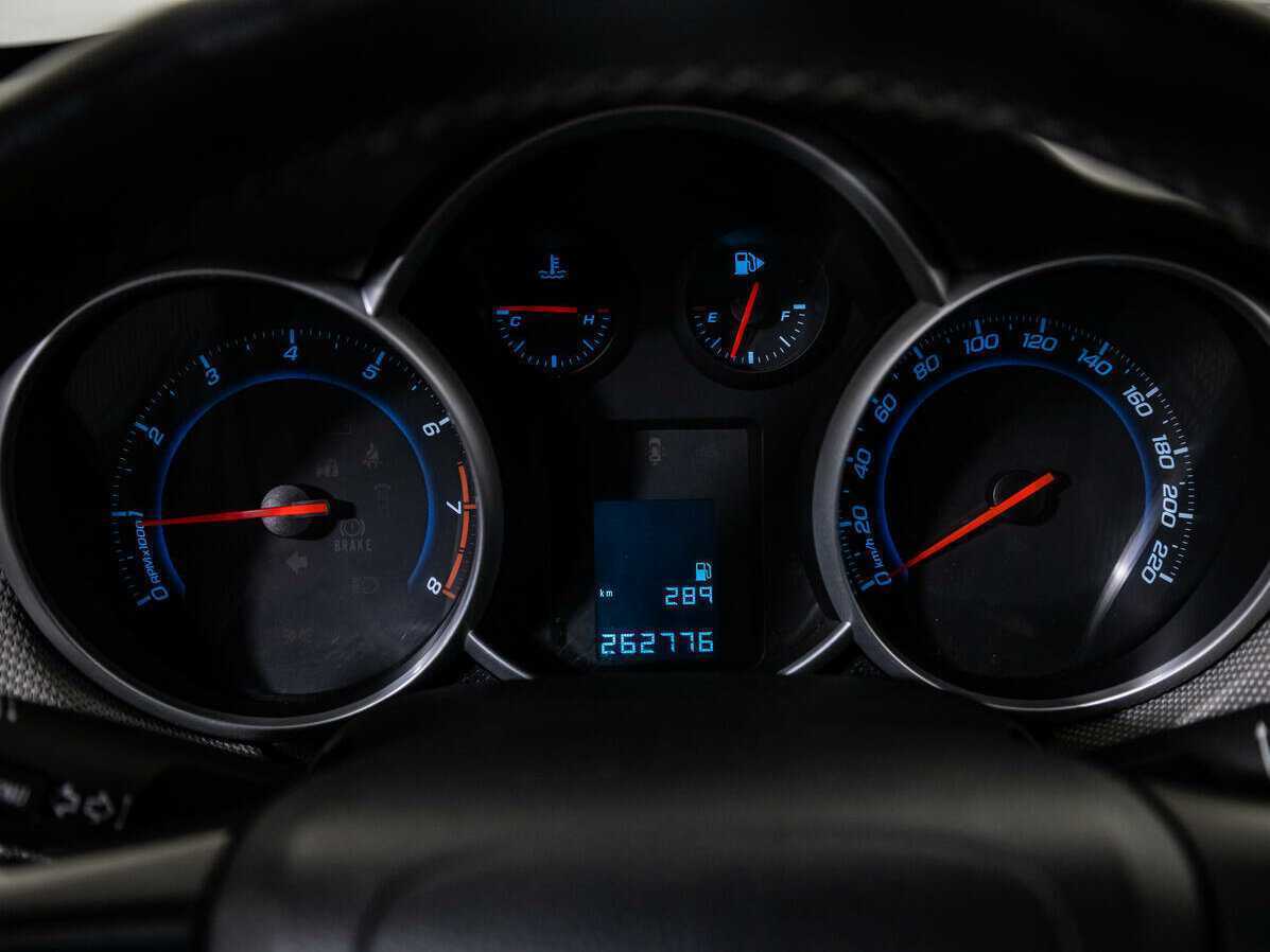 Купить Chevrolet Cruze с пробегом. Фото: #10