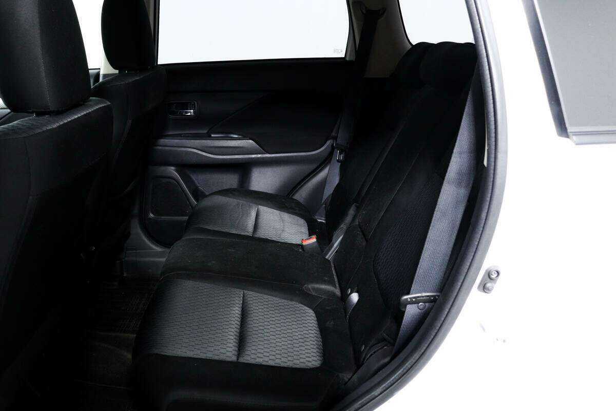 Купить Mitsubishi Outlander с пробегом. Фото: #11