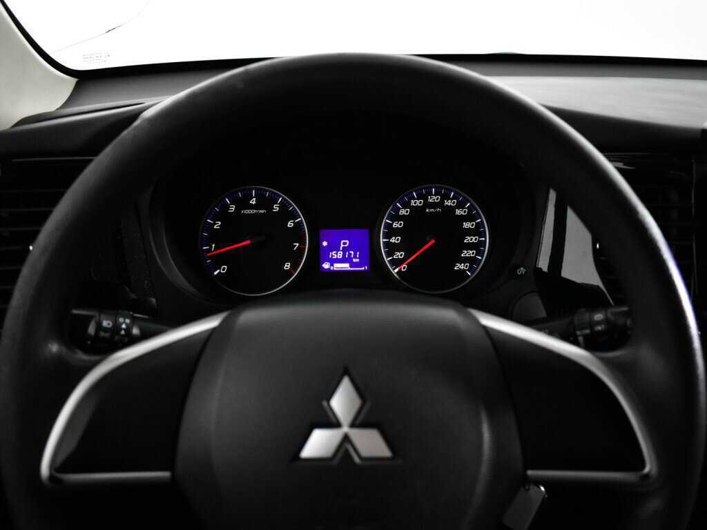 Купить Mitsubishi Outlander с пробегом. Фото: #10