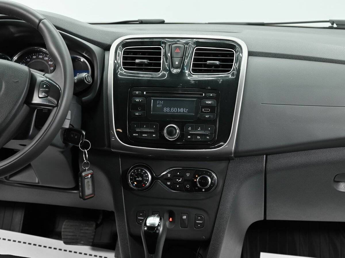 Купить Renault Sandero с пробегом. Фото: #8