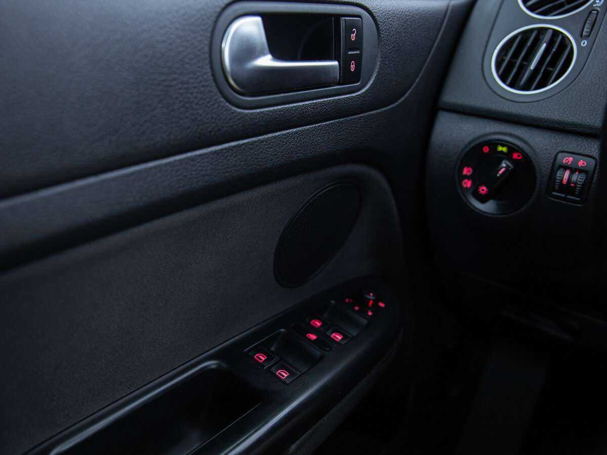 Купить Volkswagen Golf Plus с пробегом. Фото: #11