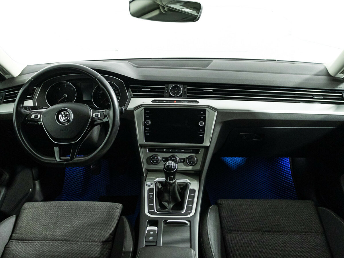Купить Volkswagen Passat с пробегом. Фото: #10