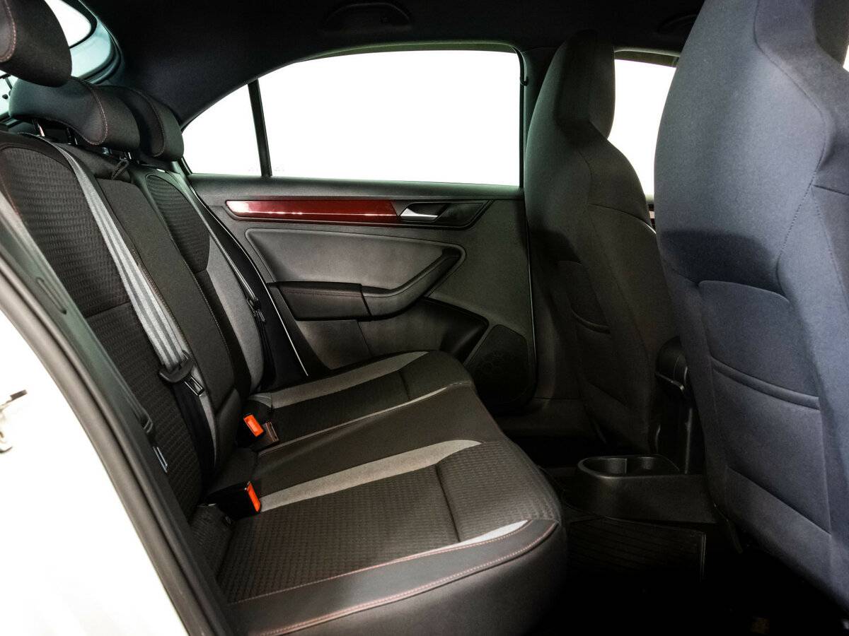 Купить Volkswagen Polo с пробегом. Фото: #15