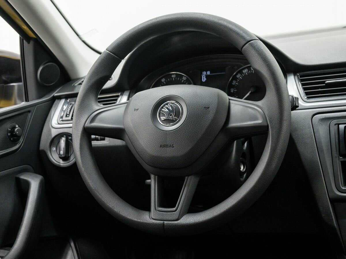 Купить Skoda Rapid с пробегом. Фото: #12