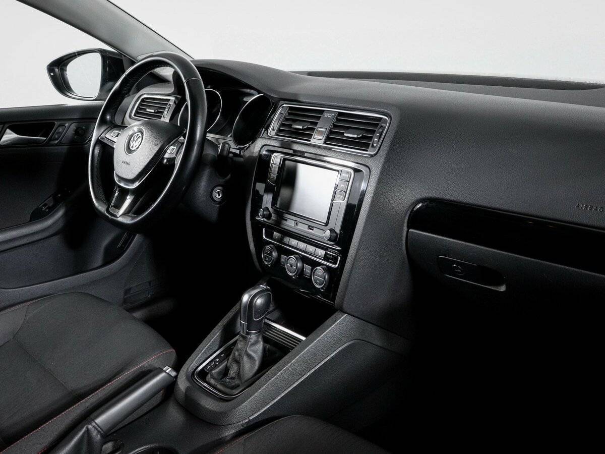 Купить Volkswagen Jetta с пробегом. Фото: #8