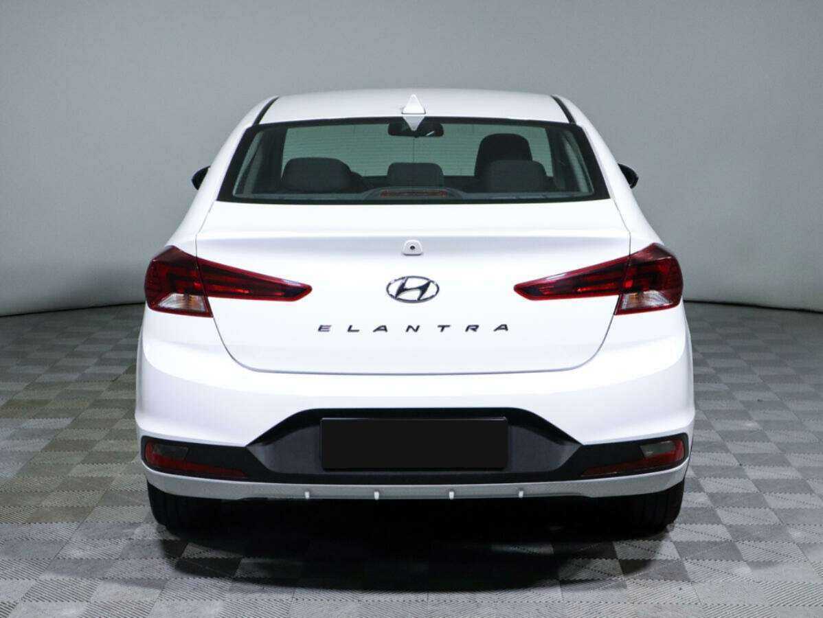 Купить Hyundai Elantra с пробегом. Фото: #4
