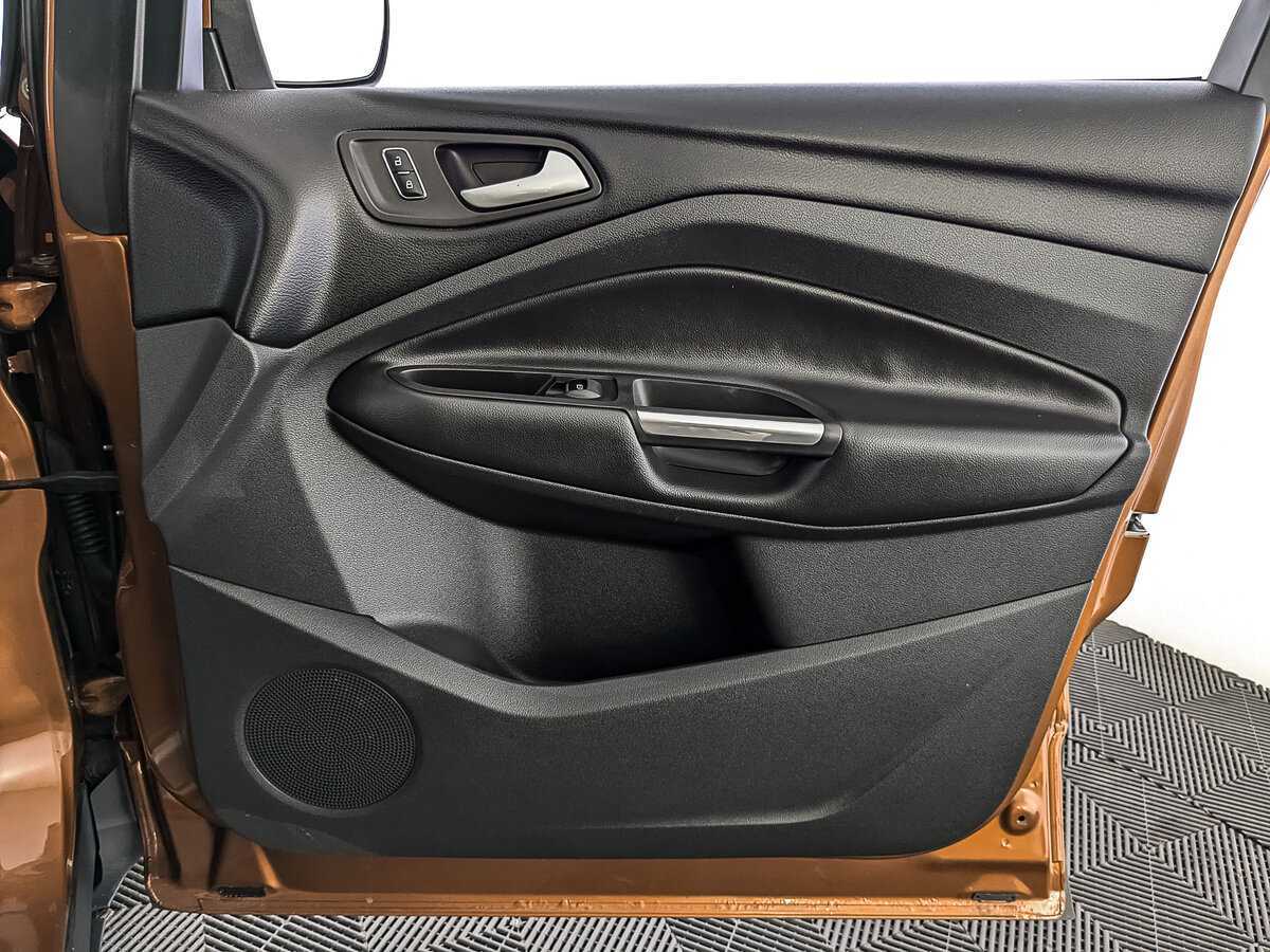 Купить Ford Kuga с пробегом. Фото: #24