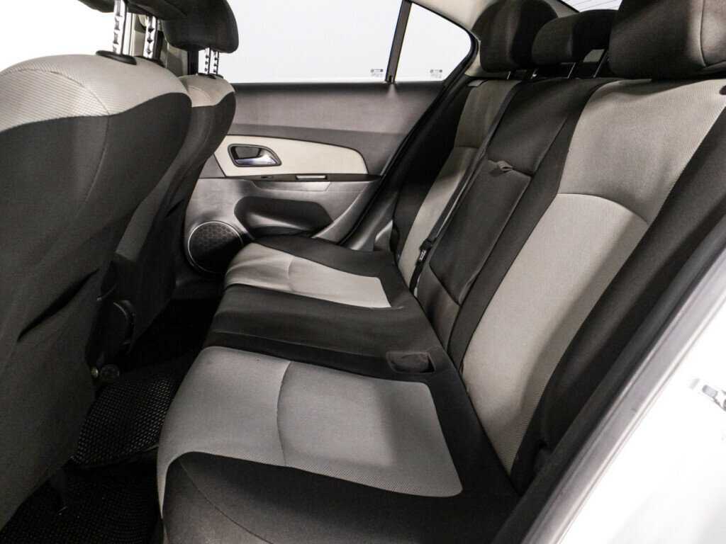 Купить Chevrolet Cruze с пробегом. Фото: #9