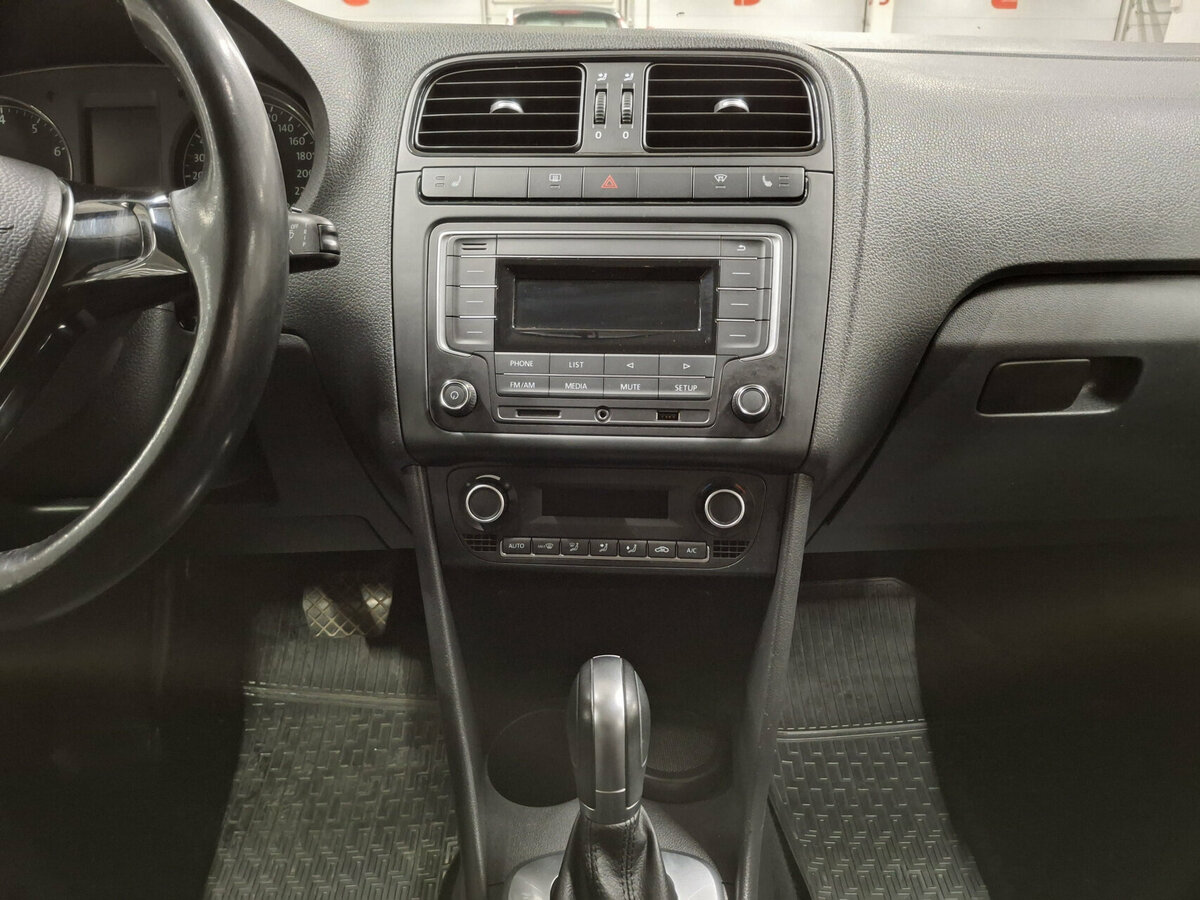Купить Volkswagen Polo с пробегом. Фото: #14