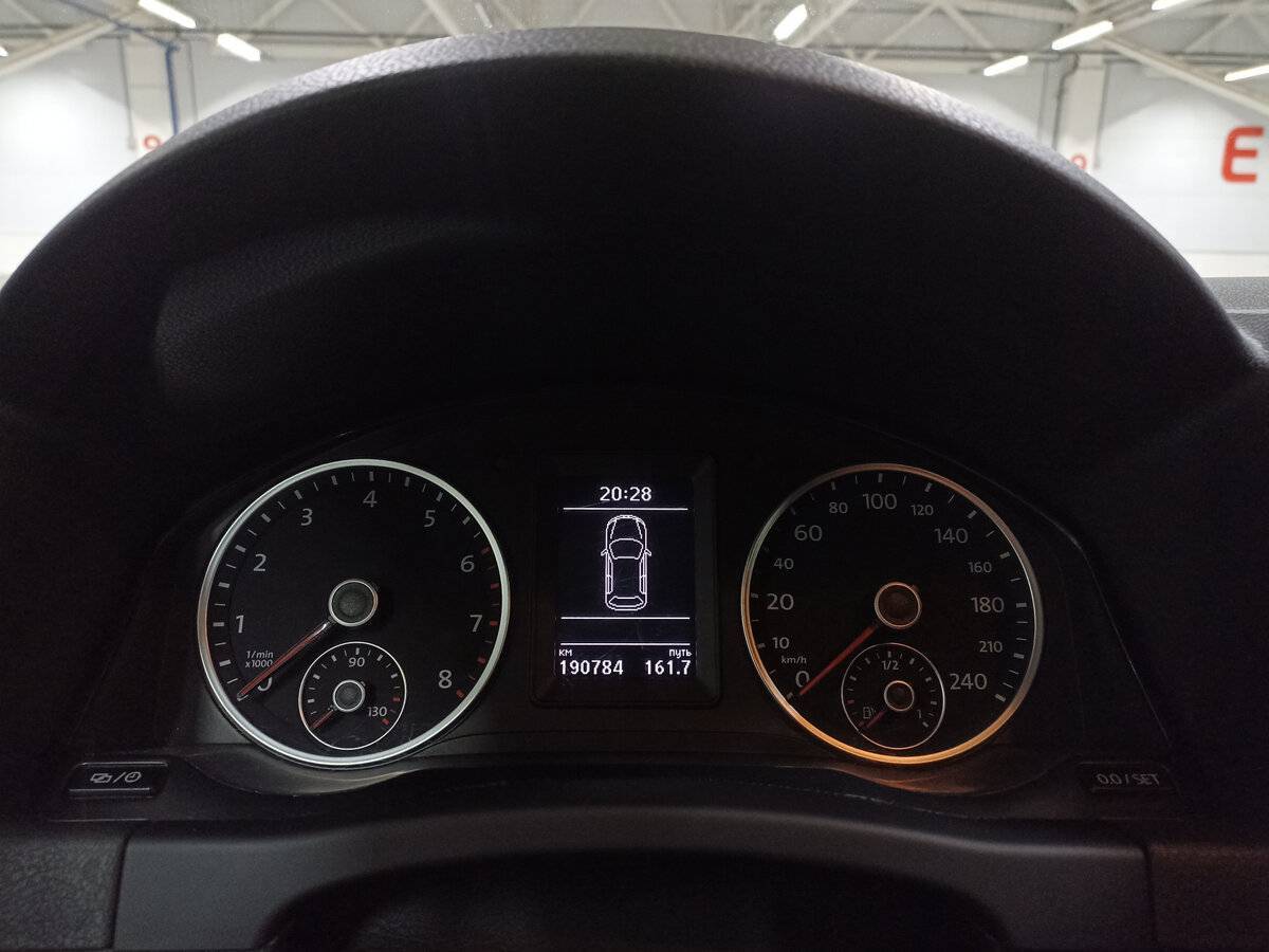 Купить Volkswagen Tiguan с пробегом. Фото: #12