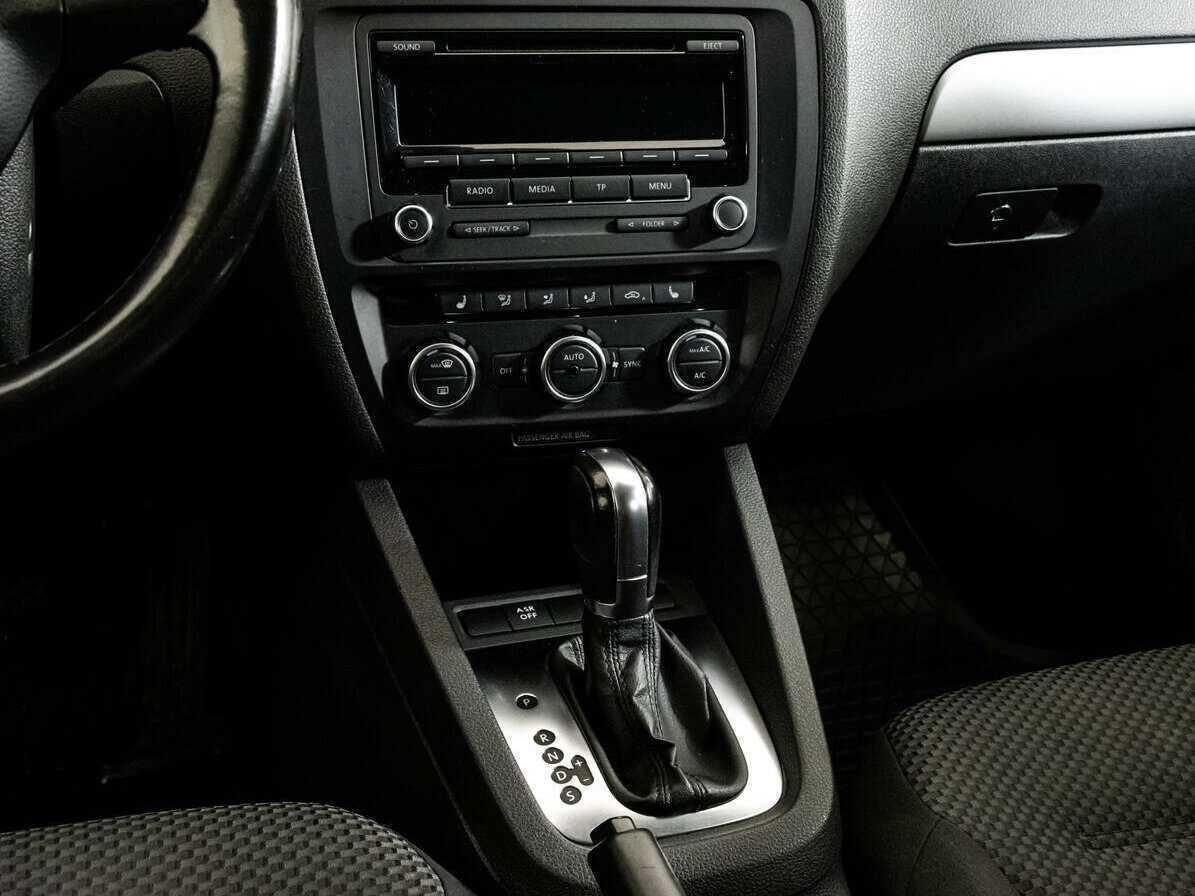 Купить Volkswagen Jetta с пробегом. Фото: #9