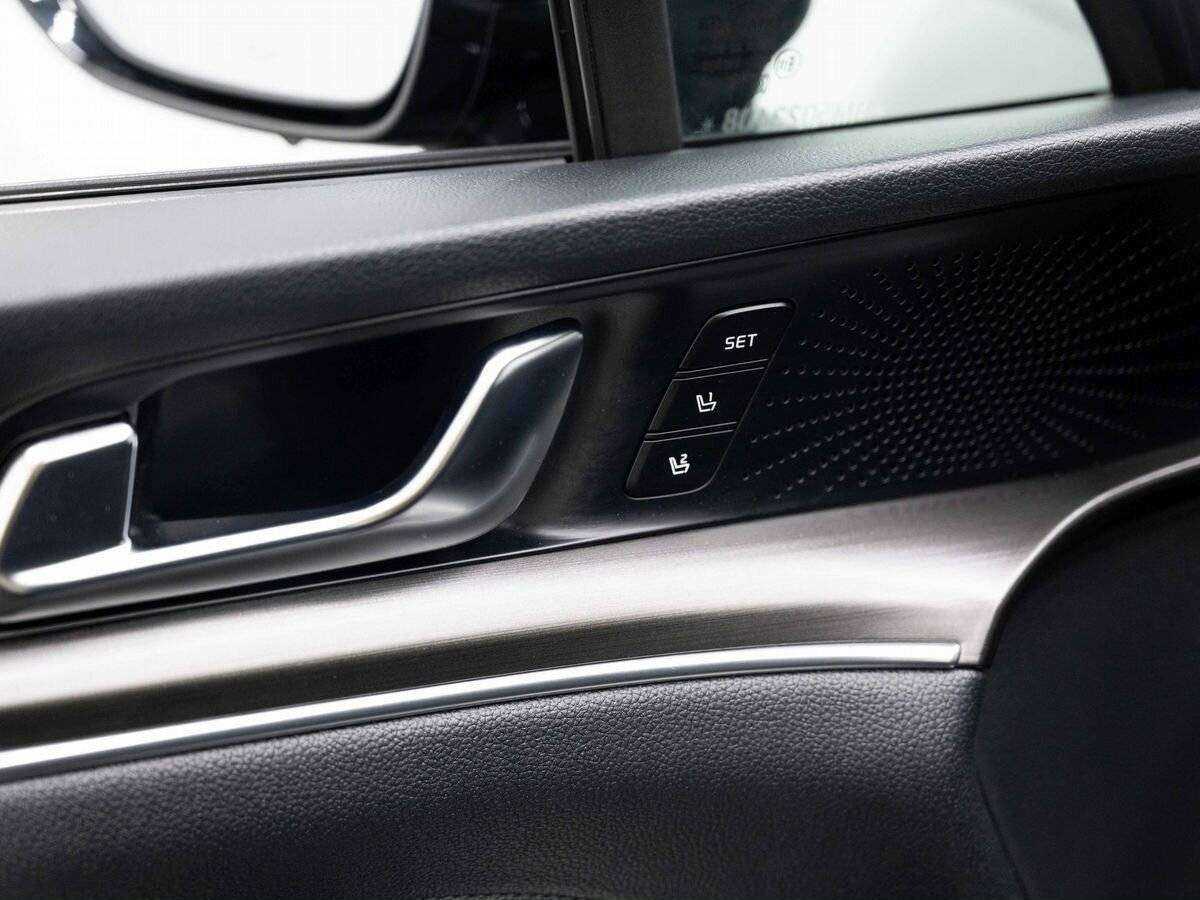 Купить Kia K5 с пробегом. Фото: #18