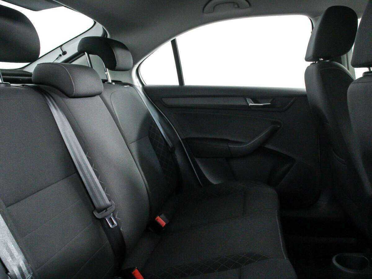 Купить Skoda Rapid с пробегом. Фото: #8