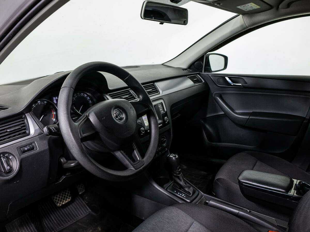 Купить Skoda Rapid с пробегом. Фото: #9