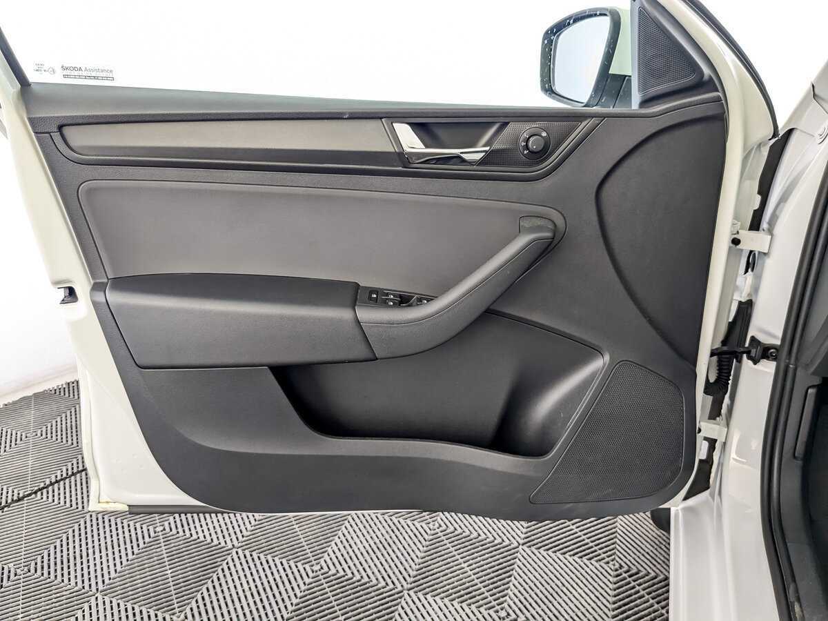 Купить Skoda Rapid с пробегом. Фото: #14