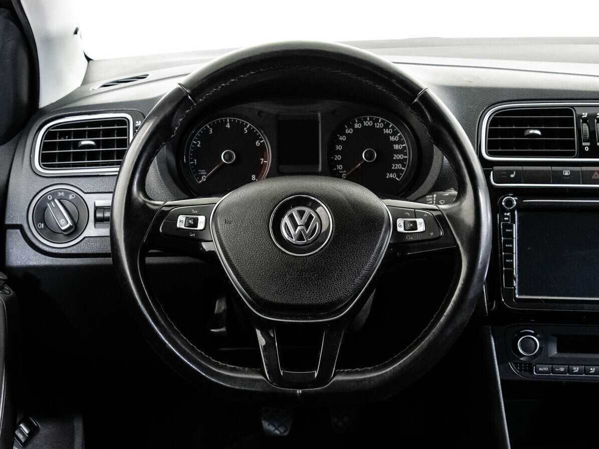 Купить Volkswagen Polo с пробегом. Фото: #11