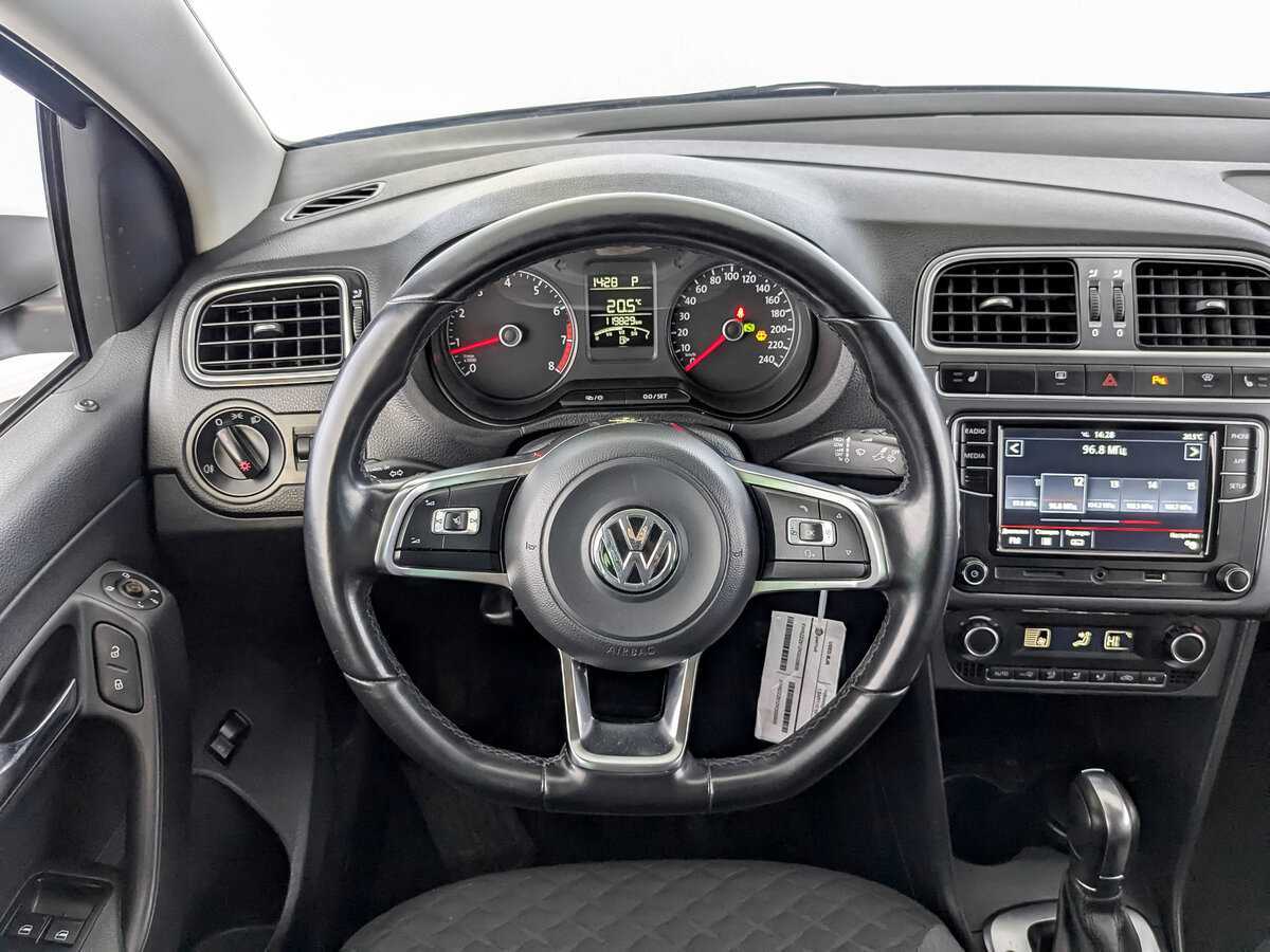 Купить Volkswagen Polo с пробегом. Фото: #20