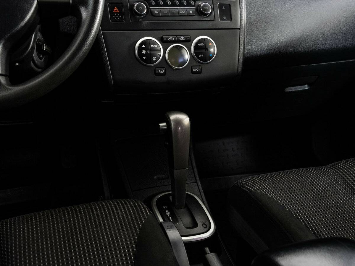 Купить Nissan Tiida с пробегом. Фото: #9