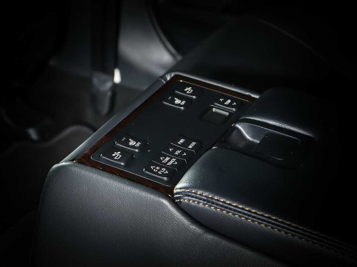 Купить Toyota Camry с пробегом. Фото: #4