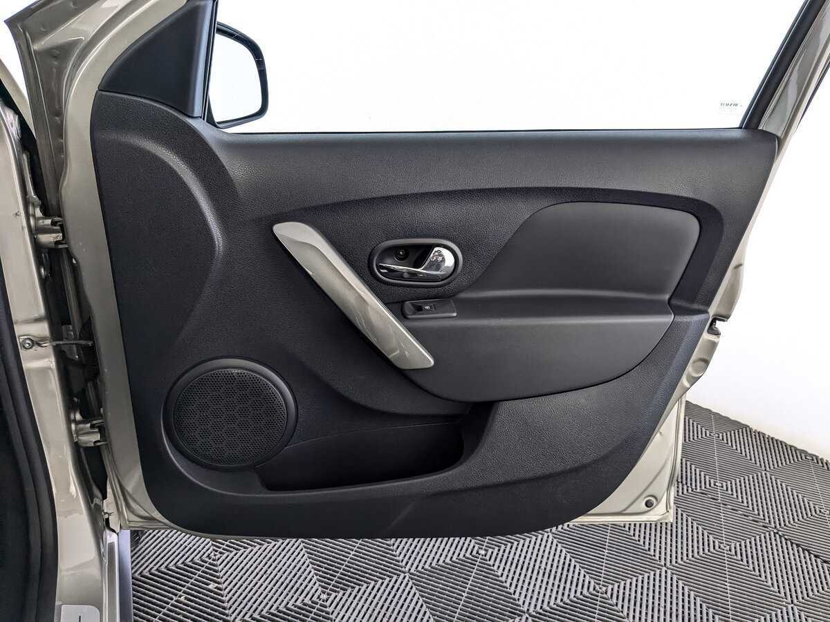 Купить Renault Sandero с пробегом. Фото: #20
