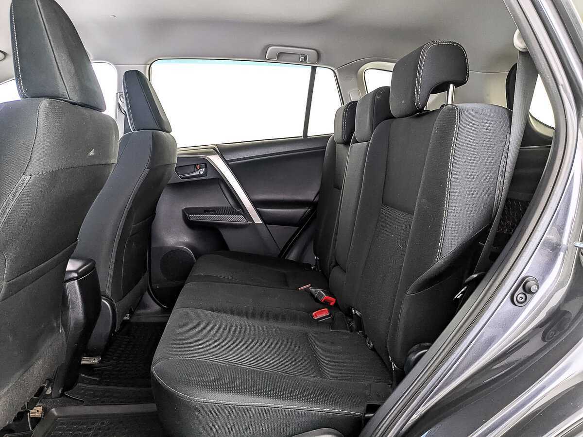 Купить Toyota RAV4 с пробегом. Фото: #17