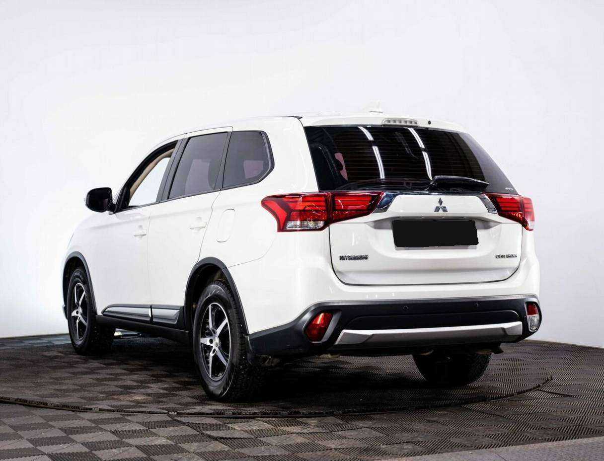 Купить Mitsubishi Outlander с пробегом. Фото: #3