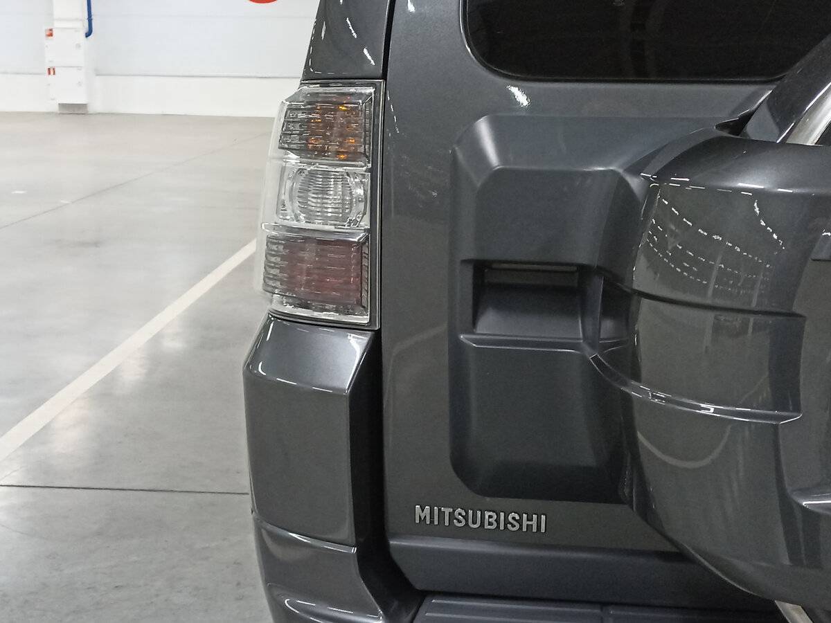 Купить Mitsubishi Pajero с пробегом. Фото: #8