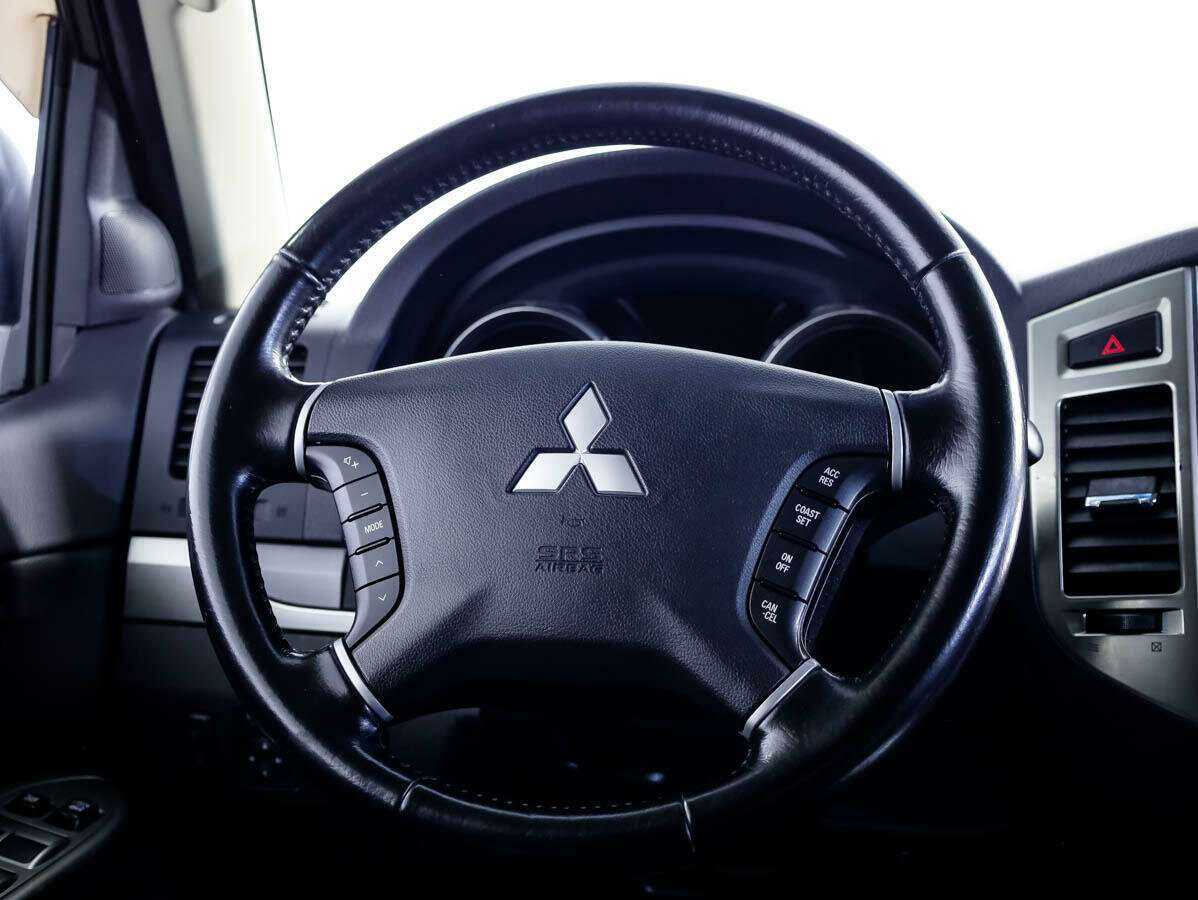Купить Mitsubishi Pajero с пробегом. Фото: #17
