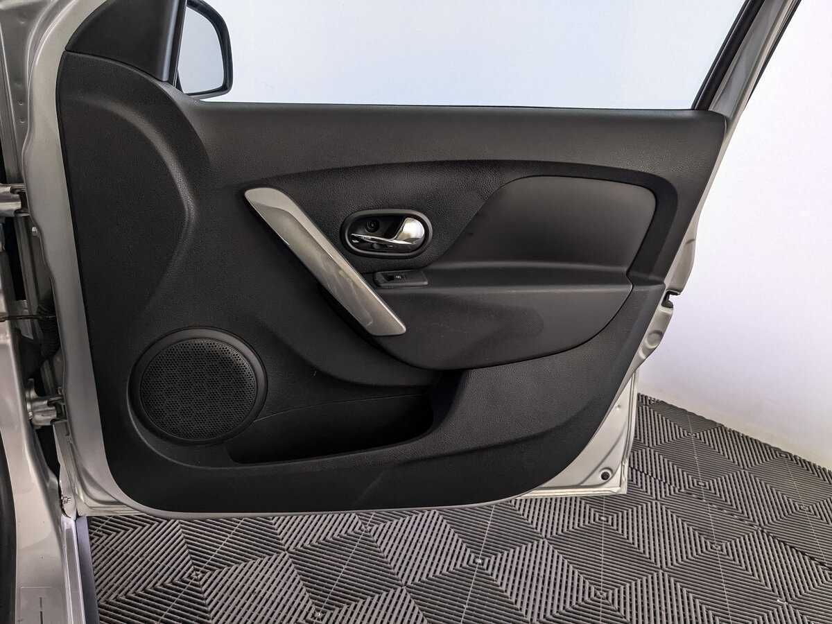 Купить Renault Sandero с пробегом. Фото: #19