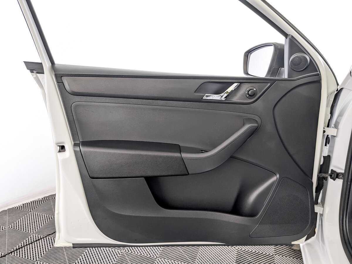 Купить Skoda Rapid с пробегом. Фото: #18